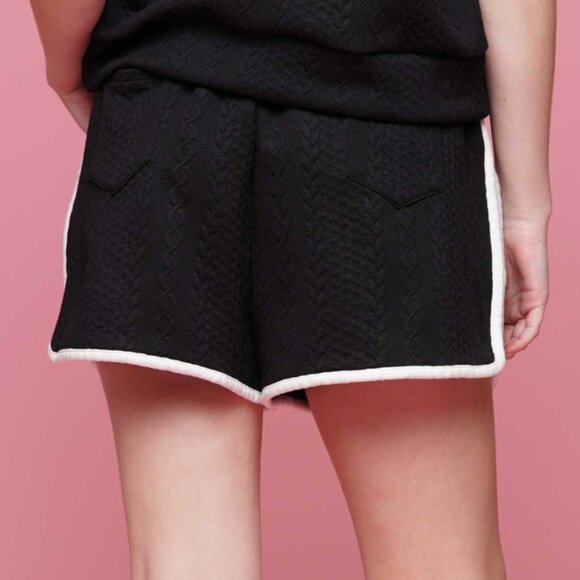 Quilted Contrast Trim Short - Picture 3 of 3